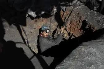مأساة منجم جبل عوام تعيد ملف السلامة المهنية للواجهة وسط غضب نقابي واحتجاجات عمالية