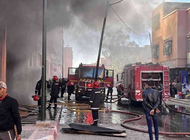 حريق مهول يلتهم محلاً للأثاث بمراكش ويستنفر السلطات في المحاميد