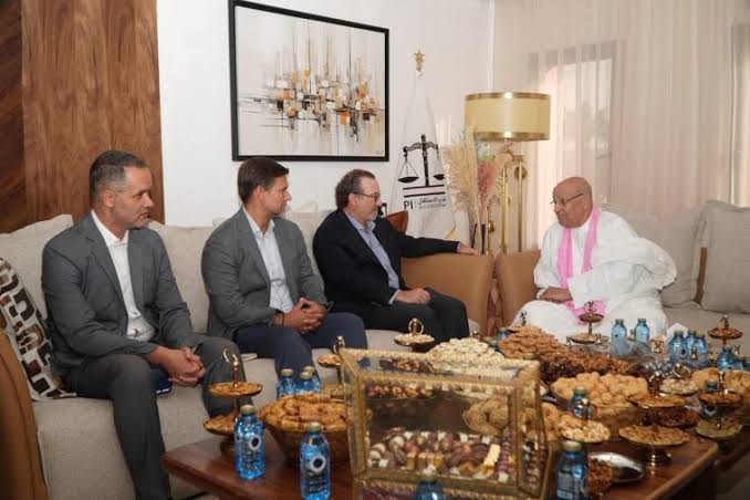 وفد من المعهد الجمهوري الدولي يبحث أجواء الاستحقاقات الانتخابية مع ولد الرشيد بالعيون
