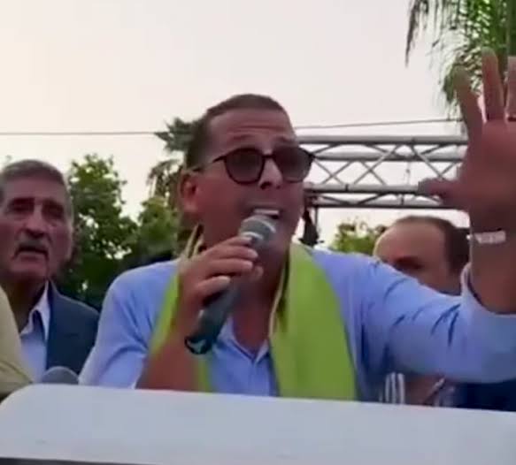 مصطفى لخصم يتخلى عن حفل النجاح ويوجه ميزانيته لكسوة أطفال صفرو المحتاجين