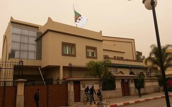 حركة تنقيلات في صفوف دبلوماسيي النظام الجزائري تطيح بقنصل وجدة نحو لندن