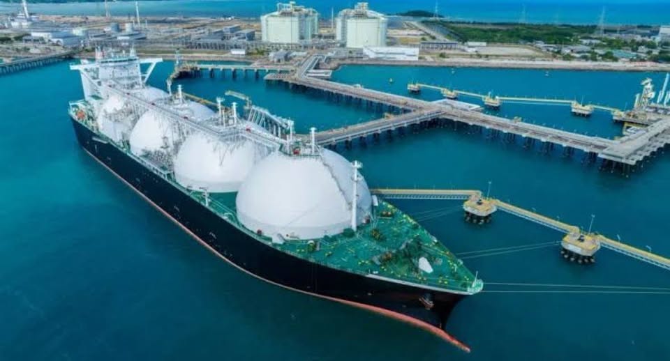 المغرب يوقع صفقة استراتيجية لتوريد الغاز الطبيعي المسال الأمريكي لمدة ربع قرن لتعزيز أمنه الطاقي