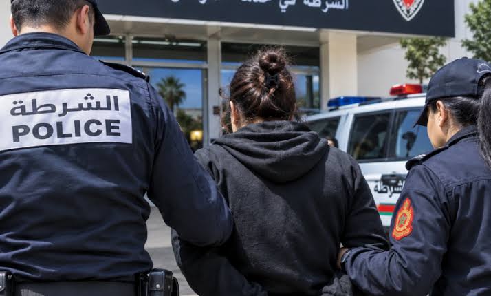 انتحال صفة شرطية يجر سيدة إلى المساءلة القانونية بمدينة طنجة