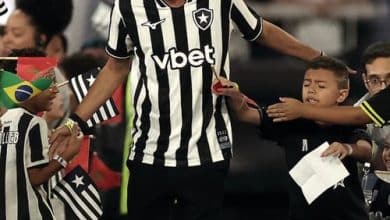 حكيم زياش يحظى باستقبال حماسي من جماهير بوتافوغو البرازيلي