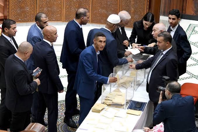 أسرار كواليس البرلمان وحقيقة مرافق النائب أسامة باريك داخل القبة