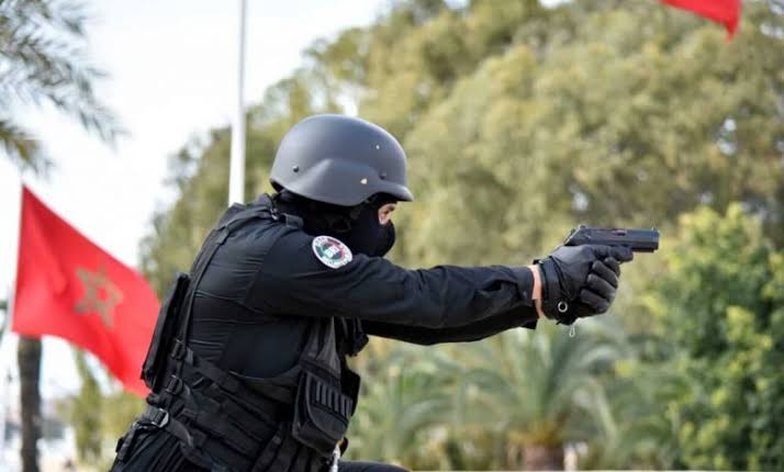 استخدام السلاح الوظيفي بفاس لتوقيف ذي سوابق هدد عناصر الأمن بالسكاكين