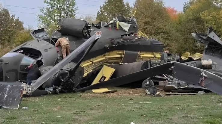 مصرع 4 أشخاص في تحطم طائرة هليكوبتر عسكرية بإيطاليا