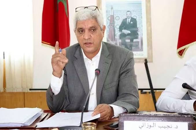 رئيس المجلس الجماعي بالحسيمة نجيب الوزاني يخرج للعلن ويكذب شاعات استقالته من منصبه