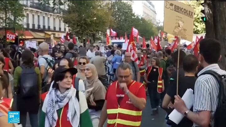 السترات الصفراء في فرنسا تعود للشوارع احتجاجاً على تدهور القدرة الشرائية