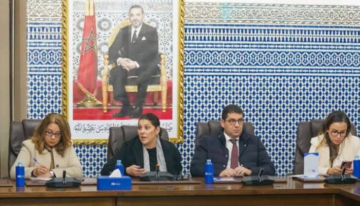 حزب الأصالة والمعاصرة يخرج عن صمته وينفي تورط زوجة الوزير بنسعيد في صفقات طباعة