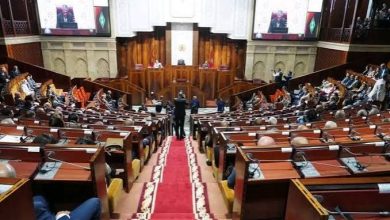 انتقادات حادة للحكومة: اتهامات باعتماد خطاب المزايدة والشعارات البالية