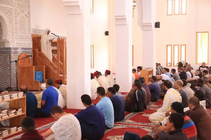 أوقاف المغرب تعمم خطبة موحدة حول فضل صلاة الجمعة وآدابها العظيمة في مساجد المملكة