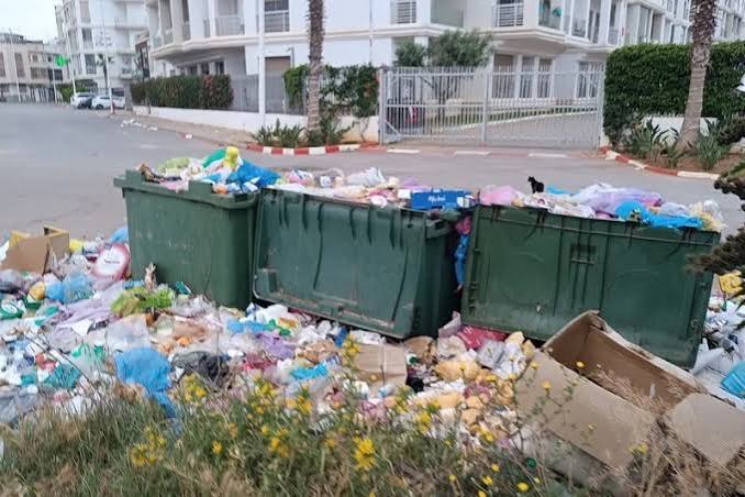 أزمة قطاع النظافة بالداخلة تطفو على السطح بسبب كلفة تعشير مرفق جمع النفايات