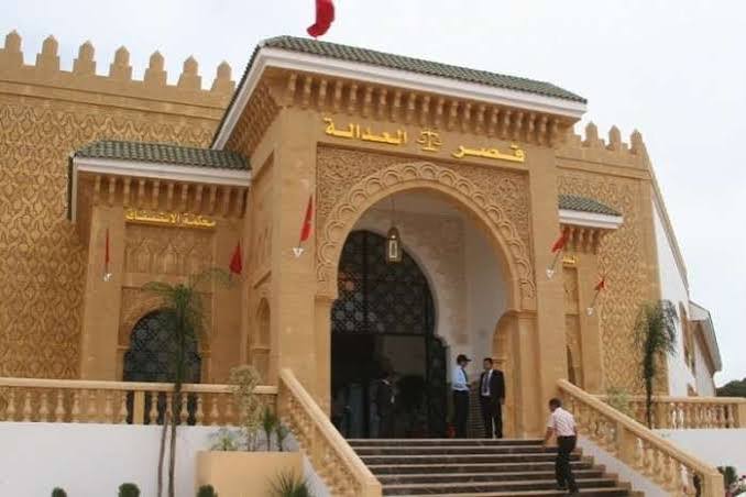 محكمة فاس تدين مدير مدرسة ابتدائية بشهرين حبساً موقوف التنفيذ على خلفية تدوينة فيسبوكية