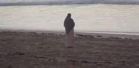 ترقب واكتواء بالفرقة.. عائلة من الشماعية تنتظر مصير ابنها بشاطئ مدام شوال