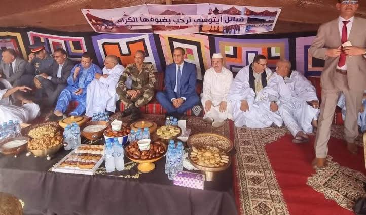 زيارة عامل إقليم طانطان لخيام القبائل الصحراوية ضمن فعاليات موسم الموكار