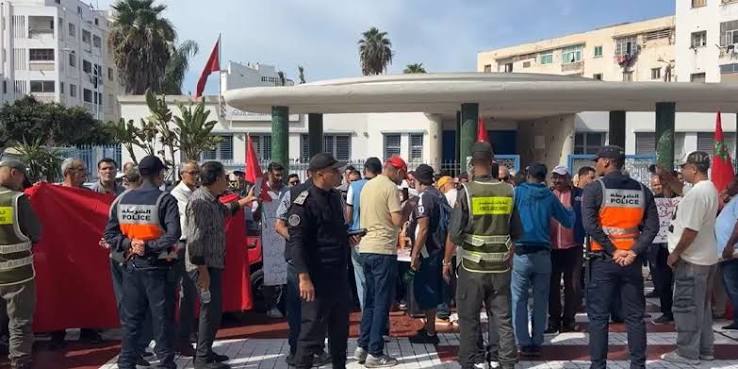 تصعيد جديد لمهنيي سيارات الأجرة بالدار البيضاء ضد غلاء المحروقات وتطبيقات النقل