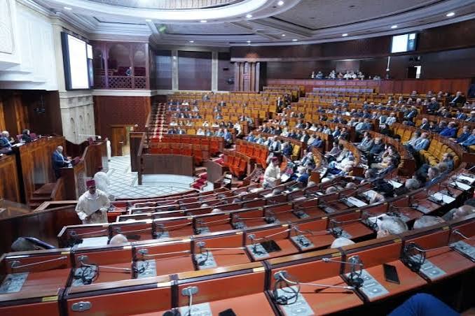 توقفات متكررة لجلسات البرلمان بسبب مكالمات المنصوري تثير استياء النواب