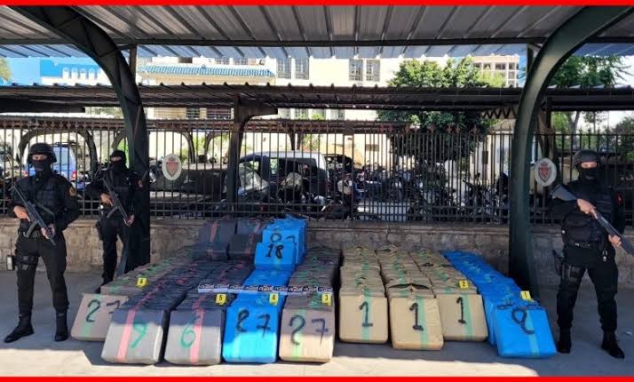 عملية أمنية مشتركة بفاس تسفر عن حجز أربعة أطنان ومائة كيلوغرام من مخدر الشيرا