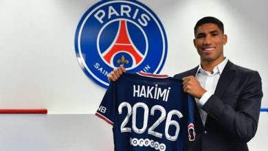 باريس سان جيرمان يسعى لتجديد عقد أشرف حكيمي والنجم المغربي يفضل التريث